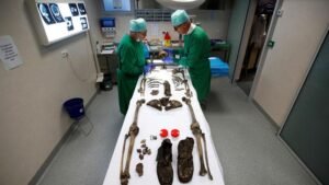 Forensik: Menyingkap Misteri dan Meruntuhkan Kebenaran