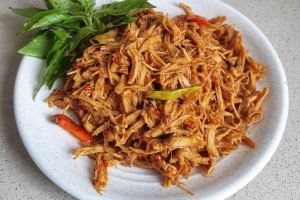 Ayam Suwir Balado: Lezat dan Pedas Menggugah Selera