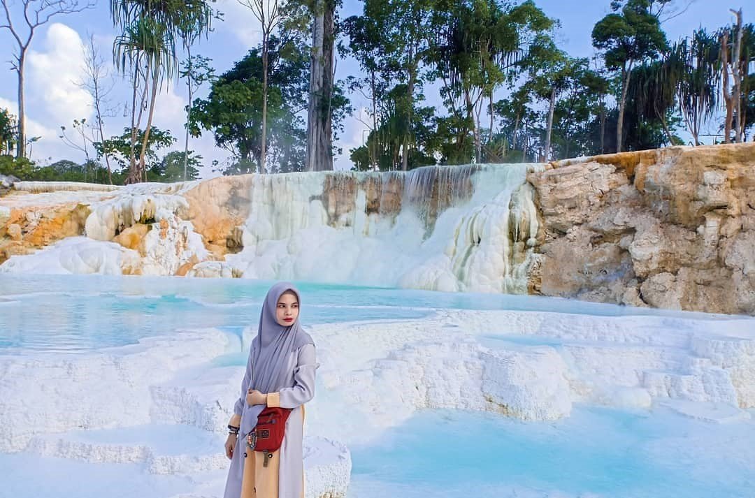 Wisata Kawah Putih Tinggi Raja di Medan: Keindahan Alam yang Menawan