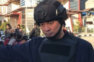 Tiga Polisi Terluka dalam Bentrok Warga di Tugu Trikora Ambon, Kapolresta Kena Lemparan – Apa yang Terjadi?
