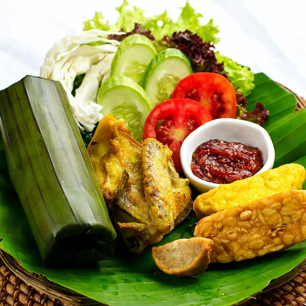 Nasi Timbel Khas Bandung: Kenikmatan Kuliner Tradisional yang Tak Terlupakan