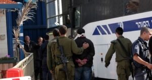 Konvoi Bus Bawa Tahanan Palestina Keluar dari Penjara Israel: Sebuah Momen Sejarah dan Perjuangan