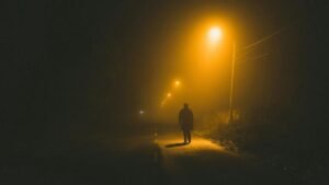 Jalan Kaki Malam ala Warga Italia ‘Passeggiata’: Rahasia Menurunkan Berat Badan dengan Cara Santai