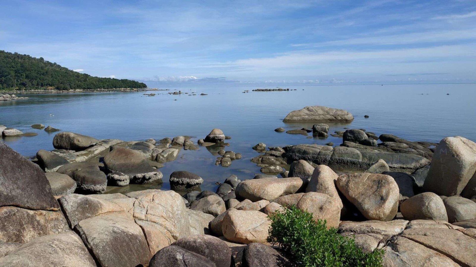 Pesona Pantai Batu Burung Singkawang: Surga Tersembunyi di Kalimantan Barat