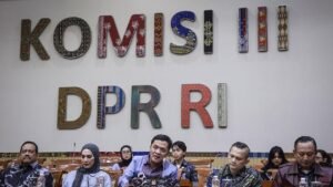 RUU Polri Tertunda? DPR Masih Menanti “Tanda Tangan Sakti” dari Presiden