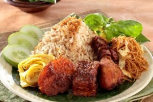 Lezat dan Melegenda: Nasi Ulam Khas Jakarta yang Bikin Kangen Rumah