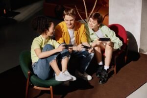 Living the Moment: Mengapa Gen Z Lebih Memilih Pengalaman daripada Barang