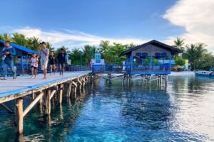 Dermaga Pulau Arborek: Gerbang Surga Raja Ampat yang Tak Boleh Dilewatkan