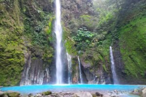 Menakjubkan! Air Terjun Dua Warna di Berastagi, Surga Alam yang Wajib Dikunjungi