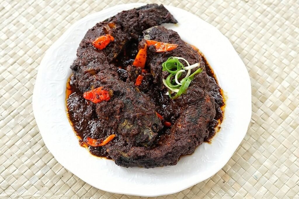 Gabus Pucung: Kuliner Hitam Pekat yang Jadi Harta Karun Rasa Khas Jakarta