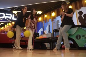 Fenomena Fuji & Bowling: Gaya Hidup Baru Anak Muda Surabaya yang Lagi Hits!