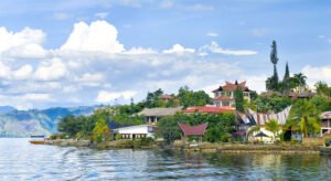 Pulau Samosir: Permata Mistis di Tengah Danau Toba yang Tak Pernah Membosankan