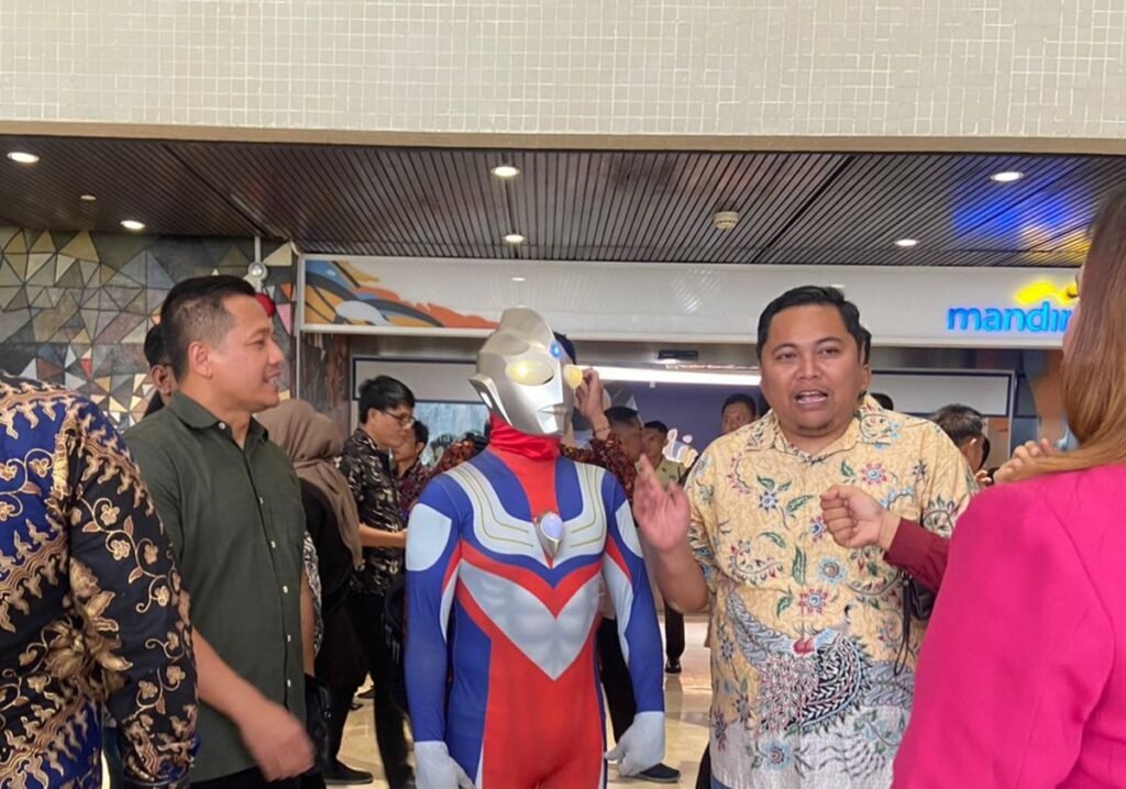 Liburan Seru dan Penuh Nostalgia: Bermain Bersama Keluarga dengan Ultraman