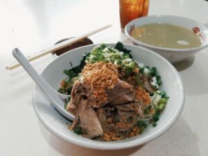 Bihun Bebek Kumango Medan: Gurih Legendaris di Setiap Seruputannya!