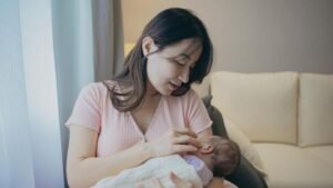Bukan Sekadar Bayi: Merawat Diri Setelah Melahirkan Bisa Cegah Depresi