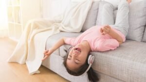 Dampak Lagu Dewasa pada Perkembangan Psikis Anak: Mengapa Orang Tua Harus Waspada