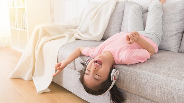Dampak Lagu Dewasa pada Perkembangan Psikis Anak: Mengapa Orang Tua Harus Waspada