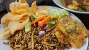 Satu Malam, Dua Rasa Legendaris: Kenikmatan Sate Apjay dan Nasi Goreng Kebuli yang Tak Terlupakan