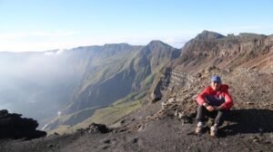 Menembus Langit Tambora: Pendakian Kembali Dibuka, Kaldera Raksasa 7 Km Siap Menyambut Petualang