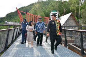 Menara Pandang Tele: Spot Terbaik Menyaksikan Keindahan Danau Toba dari Ketinggian