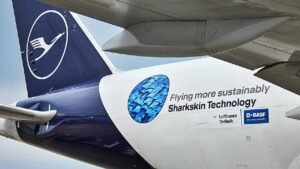 Rahasia Ikan Hiu di Langit: Begini Cara Lufthansa Technik Kurangi Emisi Karbon dengan Teknologi Kulit Hiu