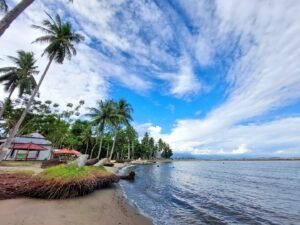 Pantai Mampie: Surga Tersembunyi di Polewali Mandar yang Wajib Dikunjungi!