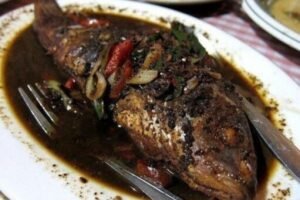 Pantollo Pamarrasan: Warisan Rasa Hitam Pekat dari Jantung Tanah Toraja