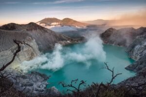 Pesona Biru yang Mendunia: Menjelajahi Keajaiban Kawah Ijen Banyuwangi