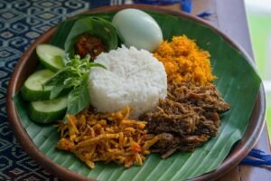 Menggoyang Lidah di Surabaya: Nikmatnya Nasi Krawu yang Tak Tertandingi!