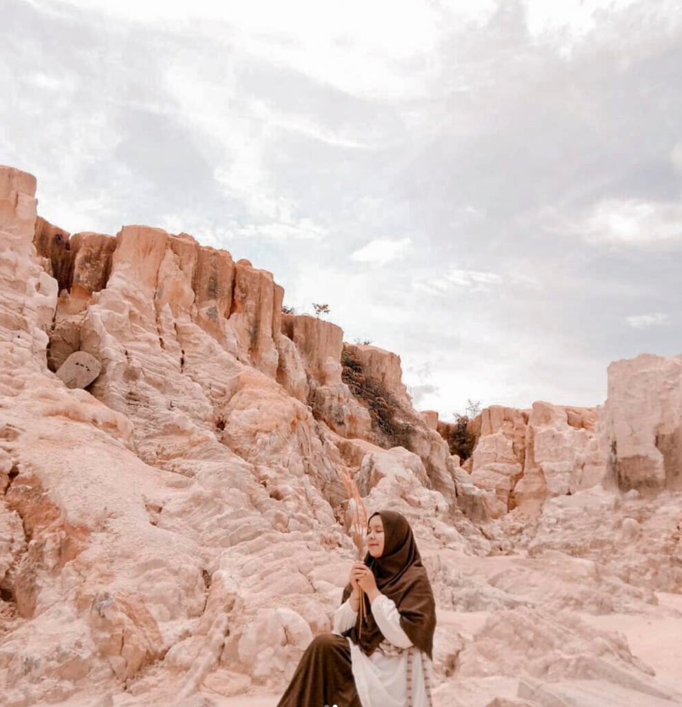 Surga Tersembunyi di Riau: Menjelajah Eksotisme Bukit Kapur Air Hitam Pekanbaru