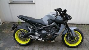 Yamaha MT-09: Naked Bike Bertenaga untuk Penggila Akselerasi