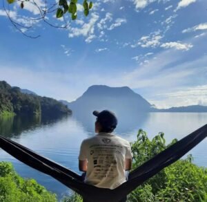 Menjejak Awan di Ketinggian: Keindahan Mistis Danau Gunung Tujuh Kerinci