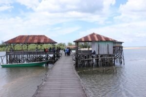 Menikmati Pesona Pantai Pangempang Samarinda