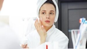 Glow Up Tanpa Boncos: Tips Belanja Skincare Ala Anak Muda yang Cerdas dan Hemat