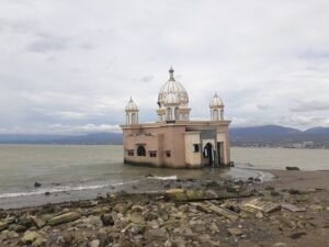 Taman Anjungan Pantai Talise: Permata Tepi Laut di Jantung Kota Palu