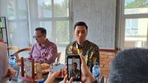 Gaya Hidup Mahal, Risiko Tinggi: Gen Z Rentan Terjerat Pinjol, OJK Angkat Suara