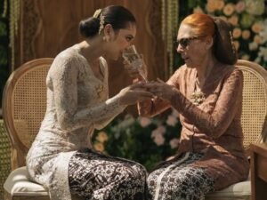 Luna Maya Menikah, Ibu Desa Bahagia: Kisah Haru di Balik Pesta Selebriti