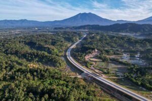 Kolaborasi Kuat! Hutama Karya dan Semen Padang Bangun Flyover Sitinjau Lauik yang Tangguh dan Berkelanjutan