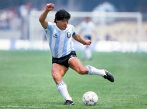 Diego Maradona: Antara Kejeniusan dan Kontroversi, Legenda yang Tak Lekang Waktu
