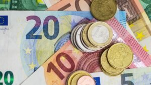 Euro: Sejarah, Dampak, dan Masa Depan Mata Uang Bersama Eropa