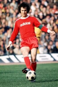 Franz Beckenbauer: Kaisar Sepak Bola yang Mengubah Permainan