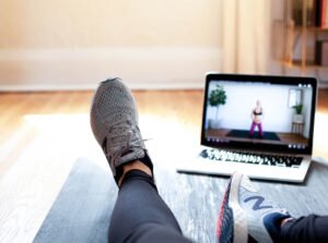 Keringat di Rumah, Hasil Maksimal: Panduan Lengkap Virtual Workout untuk Tubuh Bugar di Era Digital