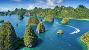 Raja Ampat: Permata Tersembunyi di Ujung Timur Indonesia, Surga bagi Para Penjelajah Laut