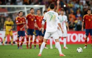 Seni dan Sains Tendangan Bebas: Lebih dari Sekadar Bola Mati