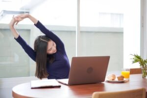 Tingkatkan Produktivitas dan Kesehatan: Panduan Lengkap Olahraga di Kantor yang Efektif
